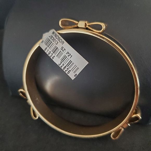 Black and Gold Bow Bracelet - Picture 8 of 11